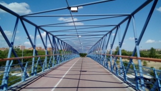 Puente hacia el Parque Juan Carlos I