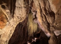 Interior de la cueva de las Güixas